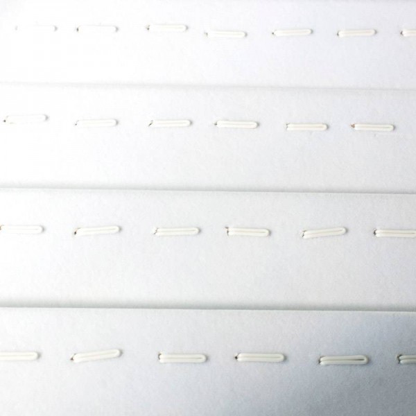 Expositor para colgantes con tapa y cierres