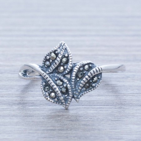 Anillo tres hojas con marquesita Plata de Ley 925