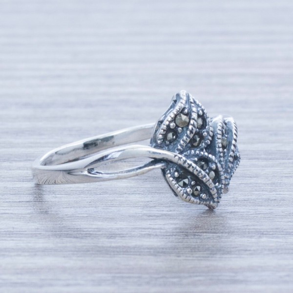 Anillo tres hojas con marquesita Plata de Ley 925