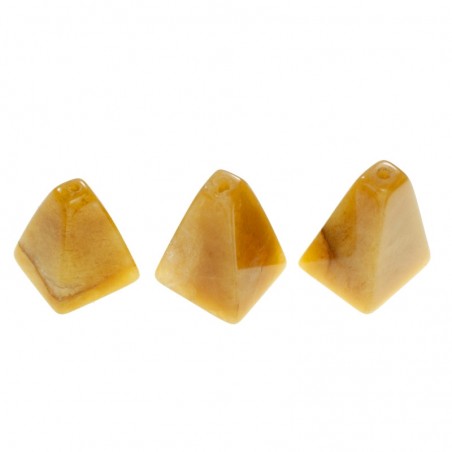 Pirámide de piedra perforada