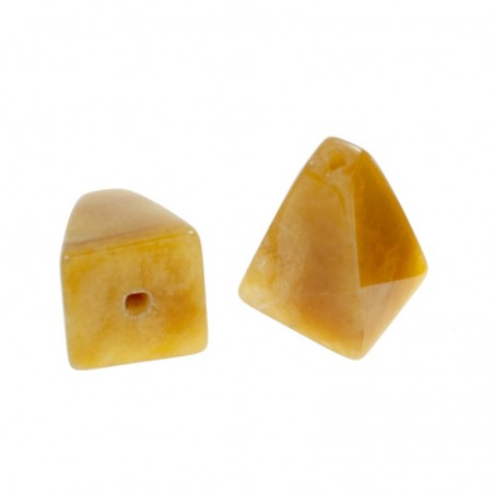 Pirámide de piedra perforada