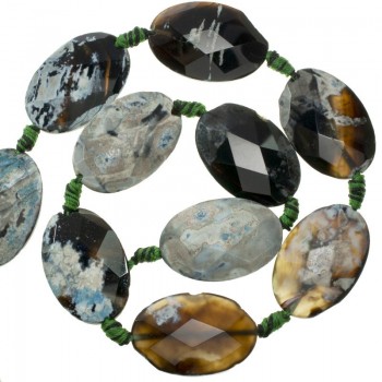 Jade Imperial oval facetado hilo verde