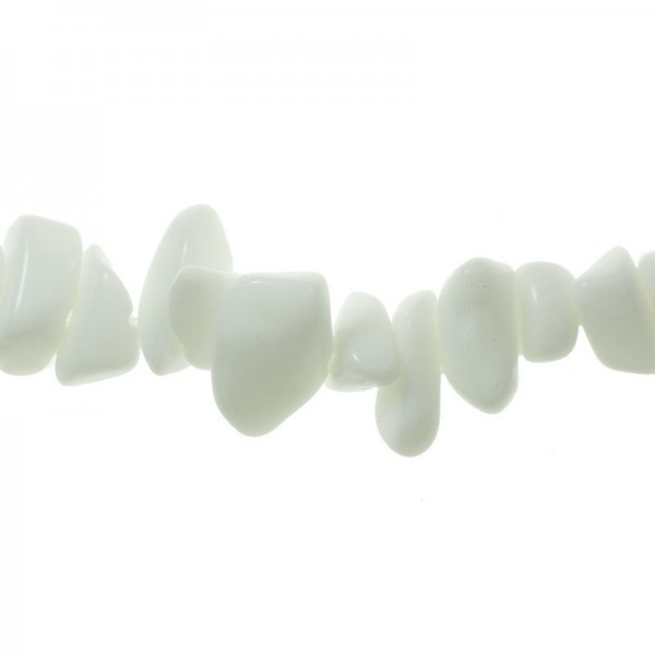 Tira de 90 cm de piedras irregulares Howlite