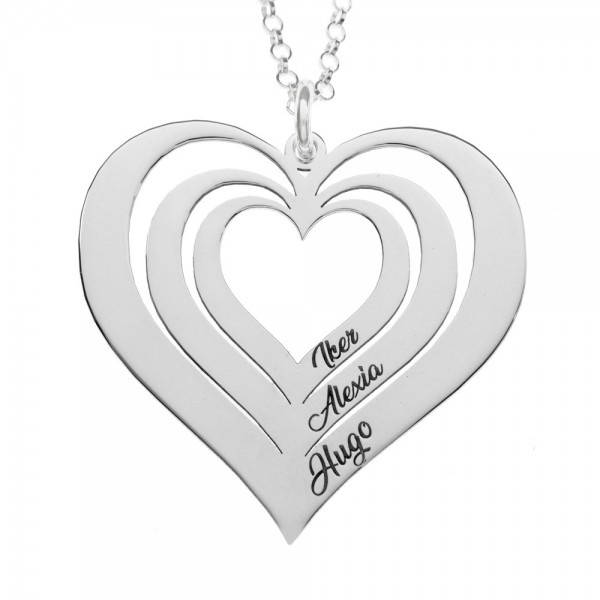 Collar triple corazón con nombres personalizado