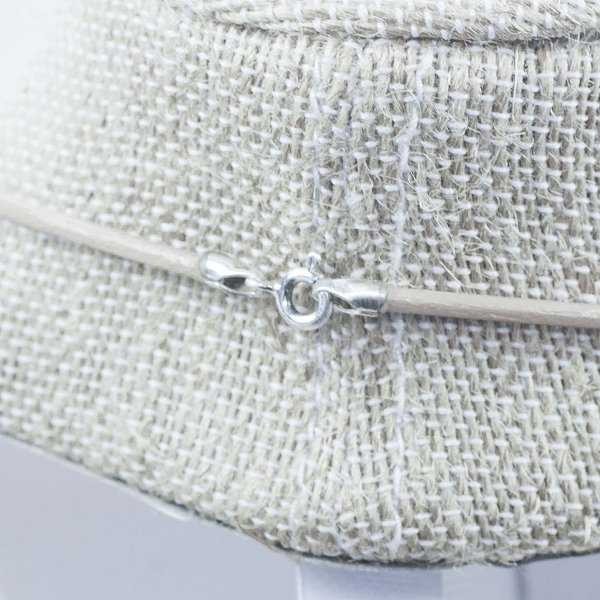 Cordón de cuero beige en Plata de Ley 925